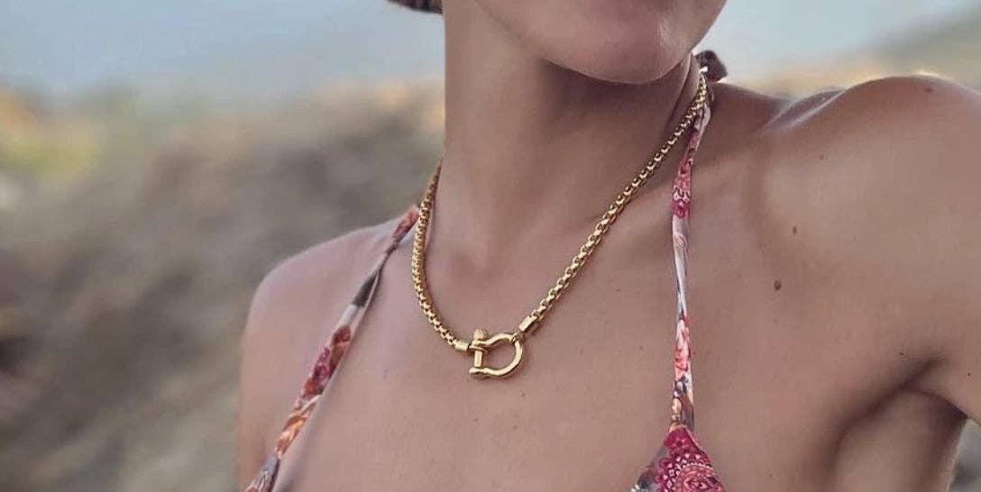 Horseshoe Box Chain Necklace